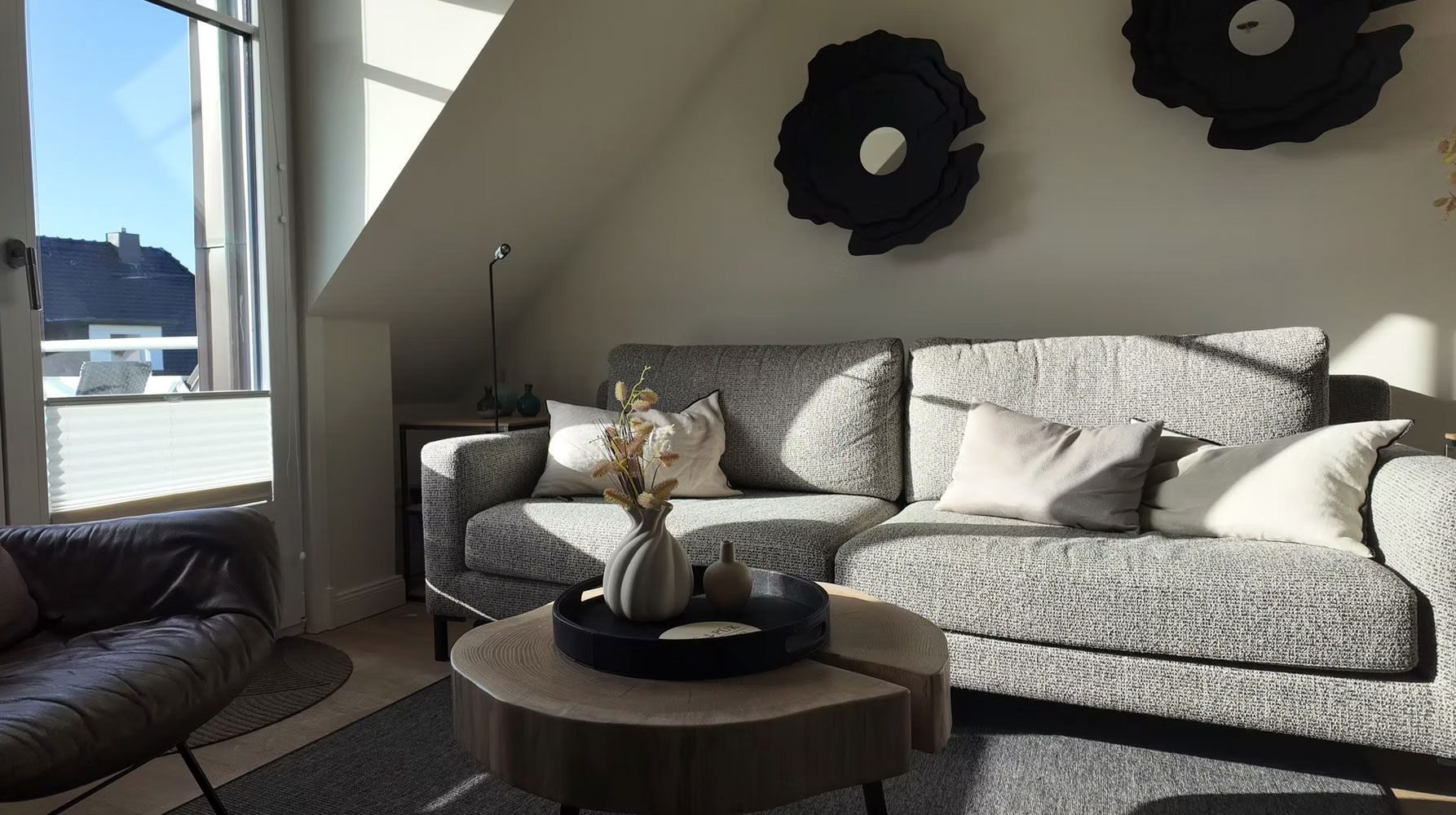 Wohnzimmer mit Sofa Ferienwohnung Sylt